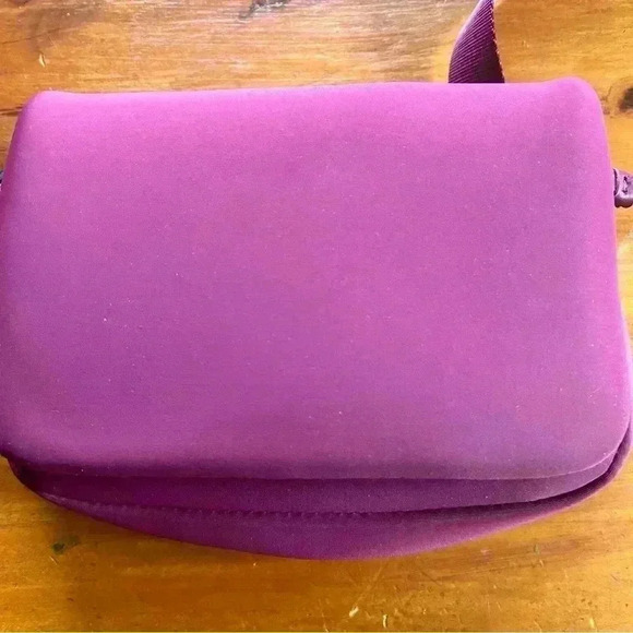 SERRA Cranberry NEOPRENE Convertible Wristlet Waist/Sling Bag Handbag New W/Tags - Picture 10 of 10